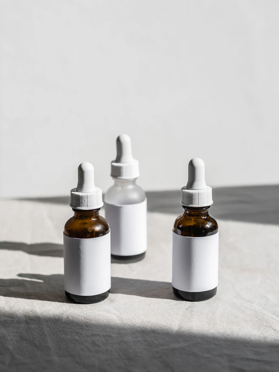Dropper bottles and pipette closures