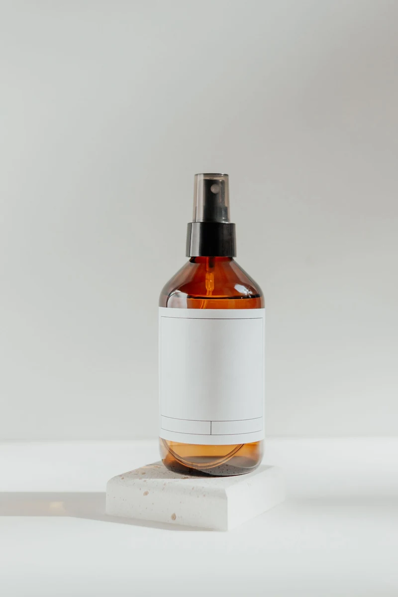 Cosmetic mist bottle packaging and spray closure