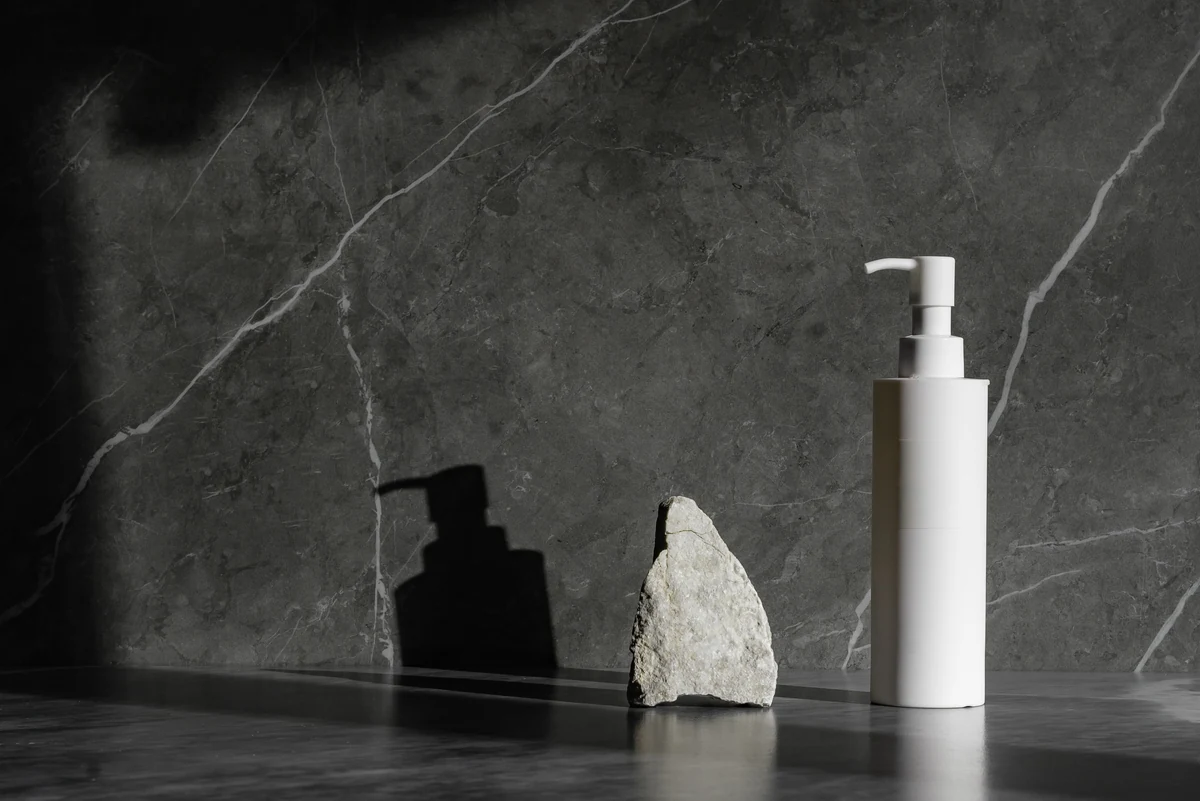 Pump and airless cosmetic packaging formats