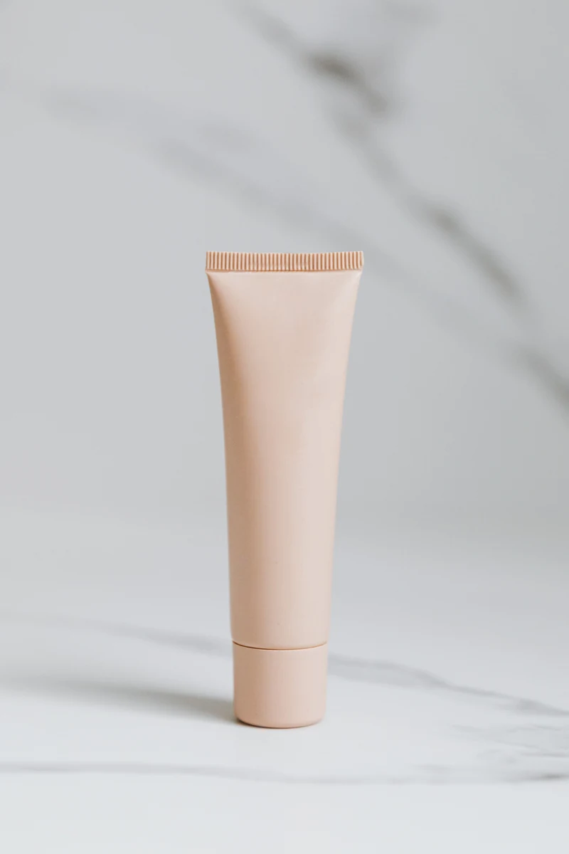 Cosmetic squeeze tube packaging with caps